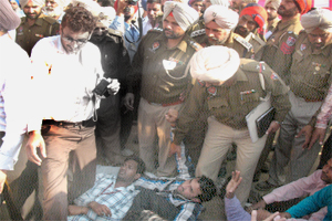 Police with the protesters in Mansa on Thursday. A Tribune photograph