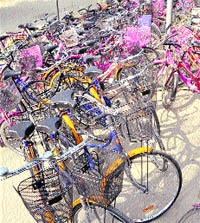 Girl students have removed the photograph of the Chief Minister from their bicycles at the PAU school in Ludhiana.