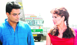 Madhwan with Kangana Ranaut in Tanu Weds Manu