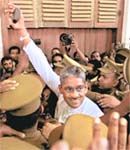 Sri Lankan prison guards escort former army chief Sarath Fonseka to a court room in Colombo