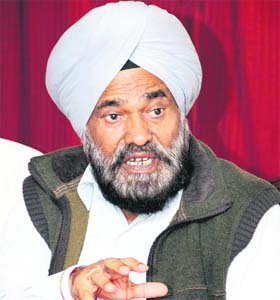 Shamsher Singh Dullo, former president of the PPCC, addresses media in Jalandhar on Saturday