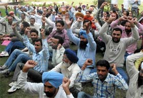 Members of the Punjab State Ministerial Services Union holding a protest rally on the premises of the Mini-secretariat in Bathinda on Tuesday