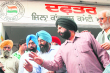 Congress activists exchange hot words in Mohali on Tuesday