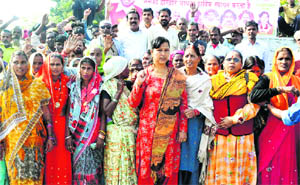 Uttarakhand Rajya Andolankari Manch activists stage a protest against Samajwadi Party chief Mulayam Singh Yadav in Haridwar on Tuesday. 