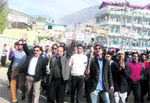 Residents of Doda hold a protest on Wednesday in support of their demand for an anti-accident squad in the district