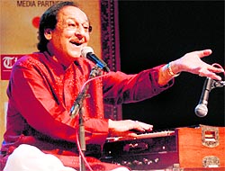 Ghazal maestro Ghulam Ali performs at Tagore Theatre in Chandigarh on Thursday