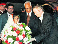 President Pratibha Patil being welcomed by Governor NN Vohra and Chief Minister Omar Abdullah at Jammu Airport on Thursday evening. 