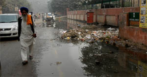 Garbage and the overflowing sewer have made the area near the Mini-secretariat filthy. 