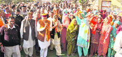 Chief Minister PK Dhumal being greeted by people in the Nalagarh constituency
