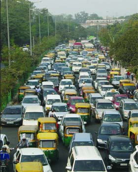 A view of the traffic jamat the Mathura Road due to the ongoing trade fair at Pragati Maidan in New Delhi on Saturday