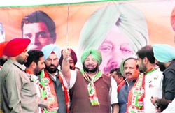 Capt Amarinder Singh, Rana Gurmeet Sodhi (2 from L) and other Congress leaders at Guruharsahai on Saturday
