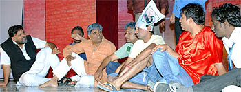 Sparsh artistes stage Jinney Jhalle, Mere Palley, a play at Abohar. 