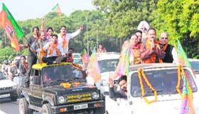 BJP candidate Arun Sood from ward number 8 on his way to file nomination at the DC office in Sector 17, Chandigarh, on Monday
