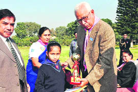 Governor NN Vohra presents an award to Riya Gupta, a Class VI student of May Fair Higher Secondary School, Janipur, Jammu, at Raj Bhawan on Monday. 
