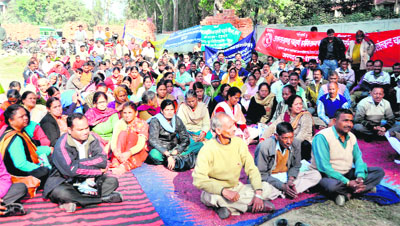 Class IV employees hold a dharna at the Parade Ground in Dehradun on Tuesday. 