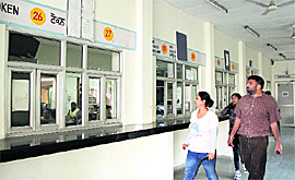 Unaware of the ministerial staff strike, people visit suvidha kendra only to return dissappointed.