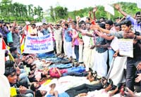 Activists demand decommissioning of the Mullaperiyar Dam in Keralas Idukki district on Tuesday