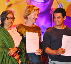 Bollywood actor and new Unicef India brand ambassador Aamir Khan, Tara Gandhi Bhattacharjee (L), Director, Gandhi Peace Foundation, and  Dr Karin Hulshof (C) , Unicef Representative to India at a function in New Delhi on Wednesday. 
