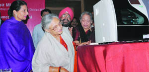Delhi Chief Minister Sheila Dikshit, with Minister of State for External Affairs Preneet Kaur and Bhupinder Suri, president of the Rotary Club Garden City, inaugurates the thalassaemia detection machine donated by Rotary Club to the Rotary Blood Bank in New Delhi