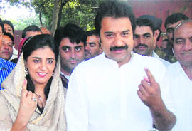 HJC-BJP nominee Renuka Bishnoi and her husband,  Kuldeep Bishnoi, display the indelible ink mark after casting their votes in Adampur on Wednesday. 