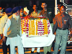 The body of Karamjit Kaur, a resident of Ghonewal village in Ramdass, being handed over to her family members at the Attari-Wagah Joint Check Post