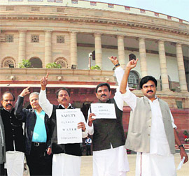 Kerala MPs protest over Mullaperiyar Dam outside the Parliament House in New Delhi on Wednesday.  PTI