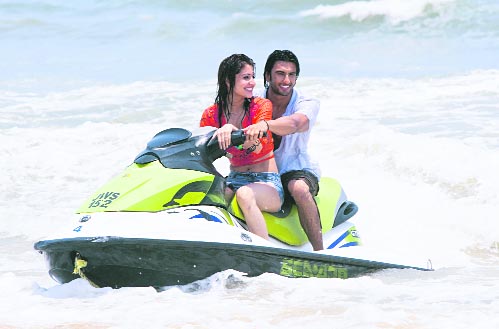 Braving the sea: Ranveer Singh and Anushka Sharma