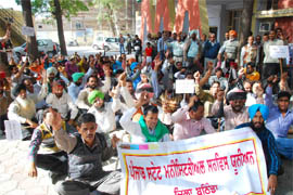 The members of the Punjab State Ministerial Services Union on agitation path. 