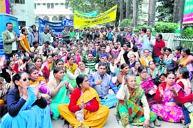 Class IV employees of the state government hold an agitation in Dehradun on Thursday.