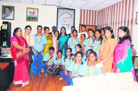 Dr Pankaj Mittal, Vice-Chancellor of BPS Mahila Vishwavidyalaya, Khanpur Kalan, and faculty members greet the members of the Sri Lankan delegation on the university premises