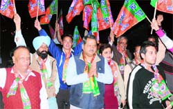 BJP candidate Jatinder Pal Malhotra from ward No. 17 holds a rally at Sector 21, Chandigarh, on Friday