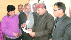 State Youth Affairs, Sports and Housing Minister Khajan Dass receives a memorandum from members of the Jan Kalyan Samiti, Barlowganj, in Mussoorie on Monday.