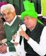 INLD chief and former Haryana Chief Minister Om Prakash Chautala elaborates a point at a press conference in Chandigarh 