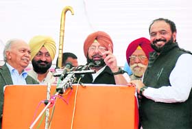 PPCC chief Capt Amarinder Singh and other party leaders at a rally in Bathinda on Monday