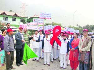 The ADM flags off an AIDS awareness rally at Harnoda, near Bilaspur.