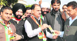 Mukesh Bassi, Congress candidate from ward 17, campaigns at Sector 19 in Chandigarh