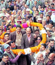 IPH Minister Ravinder Singh Ravi and Nurpur MLA Rakesh Pathania being welcomed by party workers in Dharamsala on Wednesday