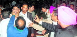 Councillors from the ruling and the opposition parties have heated arguments during general house meeting of the Municipal Corporation in Amritsar on Thursday.
