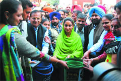 MP Harsimrat Kaur Badal inaugurated a project for home-to-home garbage collection in Bathinda on Friday