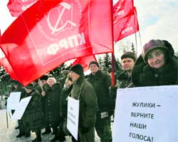 Russian Communist Party supporters hold a rally to protest against violations in the parliamentary elections, in the Siberian city of Krasnoyarsk on Friday