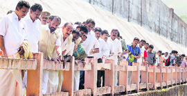 Members of the Kerala Assembly Committee at the Mullaperiyar dam.