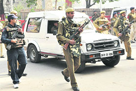 A police Gypsy, carrying Jagtar Singh Hawara and Paramjit Singh Bheora, surrounded by security guards at the District Court, Sector 17, Chandigarh on Monday. 