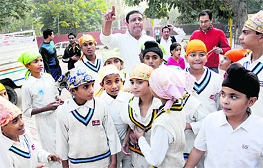Yograj Singh, father of ace cricketer Yuvraj Singh, along with a few budding cricketers, offers prayers for his sons recovery on his birthday at a gurdwara in Sector 19, Chandigarh, on Monday.
