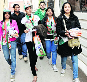 Girls have been roped in by Congress candidate Arshad Khan to campaign for him in ward No. 26 for the forthcoming MC elections in Chandigarh. Tribune Photo: Manoj Mahajan