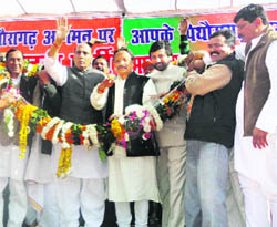 Senior BJP leader Rajnath Singh and Uttarakhand Chief Minister BC Khanduri with other state party leaders at a rally at Pithoragarh on Monday.