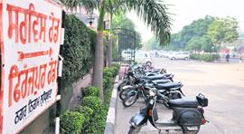 The service lane in front of a hotel is being used for parking.