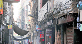 Shopkeepers in Sarafa Bazaar, Gur Mandi, Kharida Bazaar and Dal Bazaar have not installed fire-fighting equipment in their shops. Even firefighters dither in entering these areas.