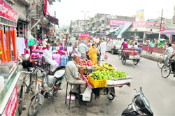 ‘Rehris’ have encroached upon the main road in the Field Ganj area of Ludhiana.
