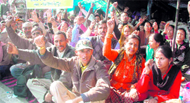 SSB guerrillas hold a dharna in front of the state Assembly in Dehradun on Thursday.