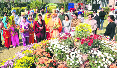 Environmentalist Sant Balbir Singh Seechewal at a flower show at MAM Public School, Samrala. a Tribune photograph